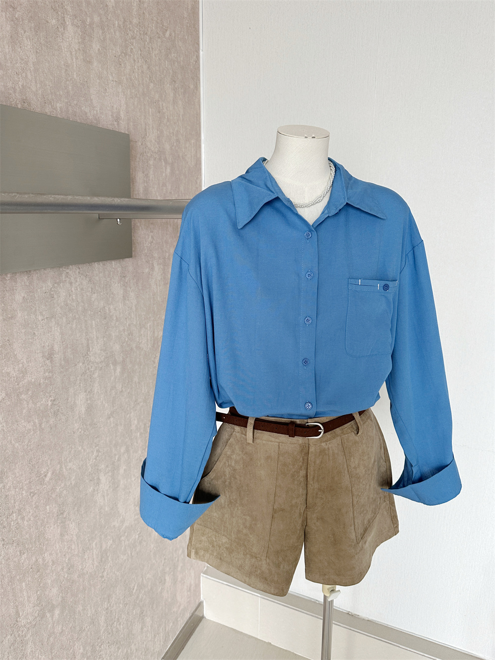 light-mature-v-neck-loose-blue-shirt-and-shorts-set-with-belt-autumn-old-money-style-two-piece-set_1